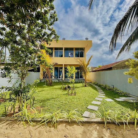 Solomon Beach Hotel Marawila Exterior photo