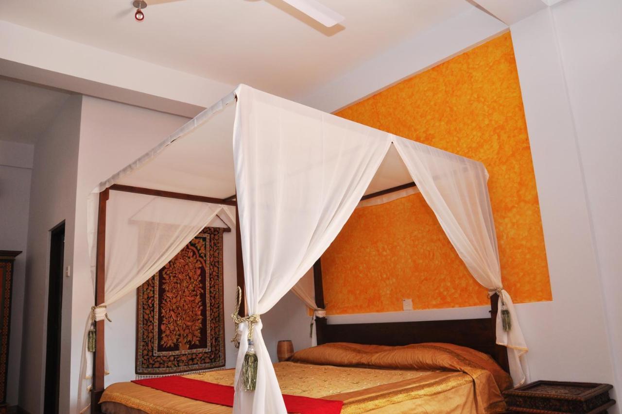 Solomon Beach Hotel Marawila Exterior photo