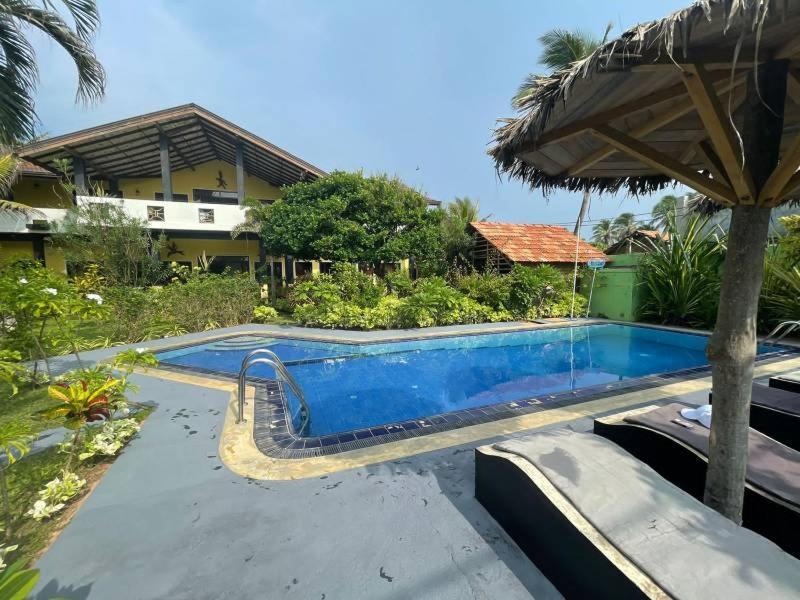 Solomon Beach Hotel Marawila Exterior photo