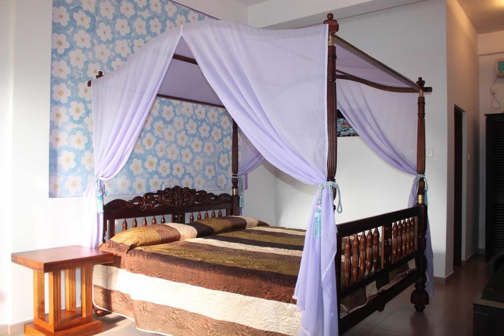 Solomon Beach Hotel Marawila Room photo