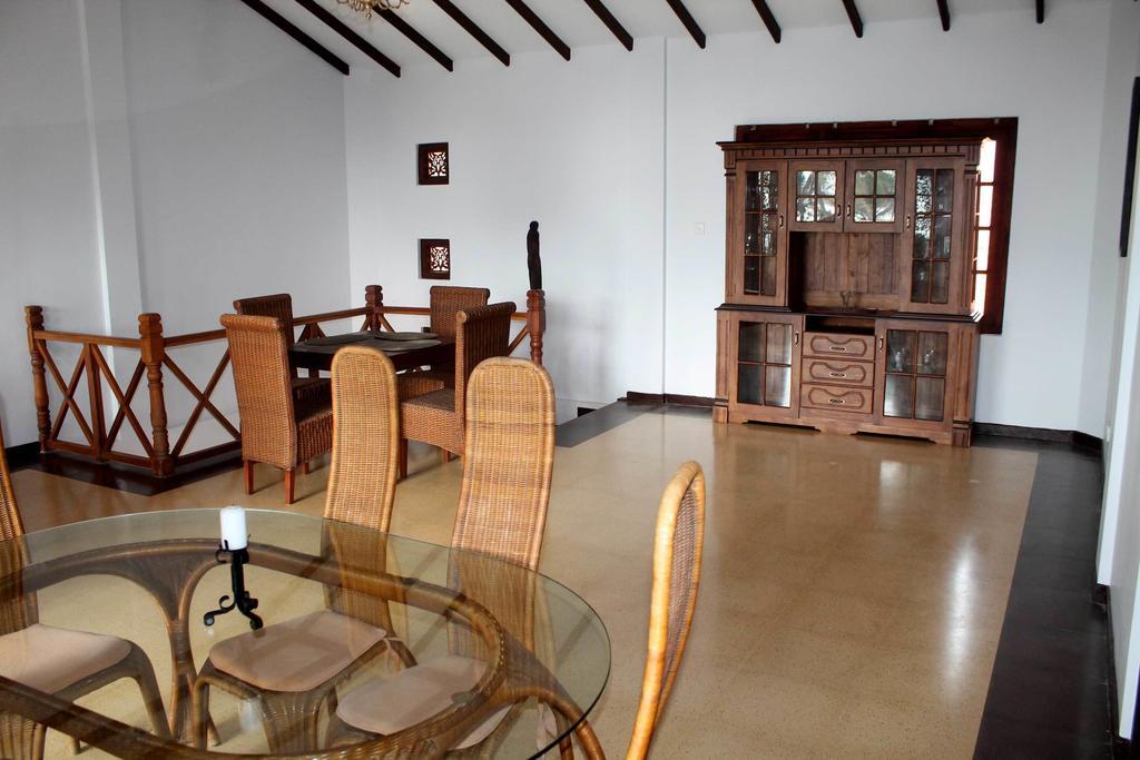 Solomon Beach Hotel Marawila Exterior photo