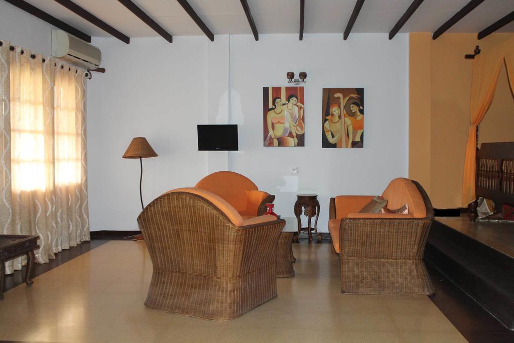 Solomon Beach Hotel Marawila Room photo